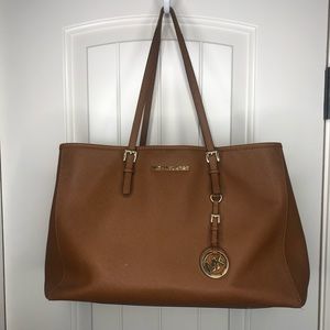 Michael Kors Medium JetSet Multifunction Handbag